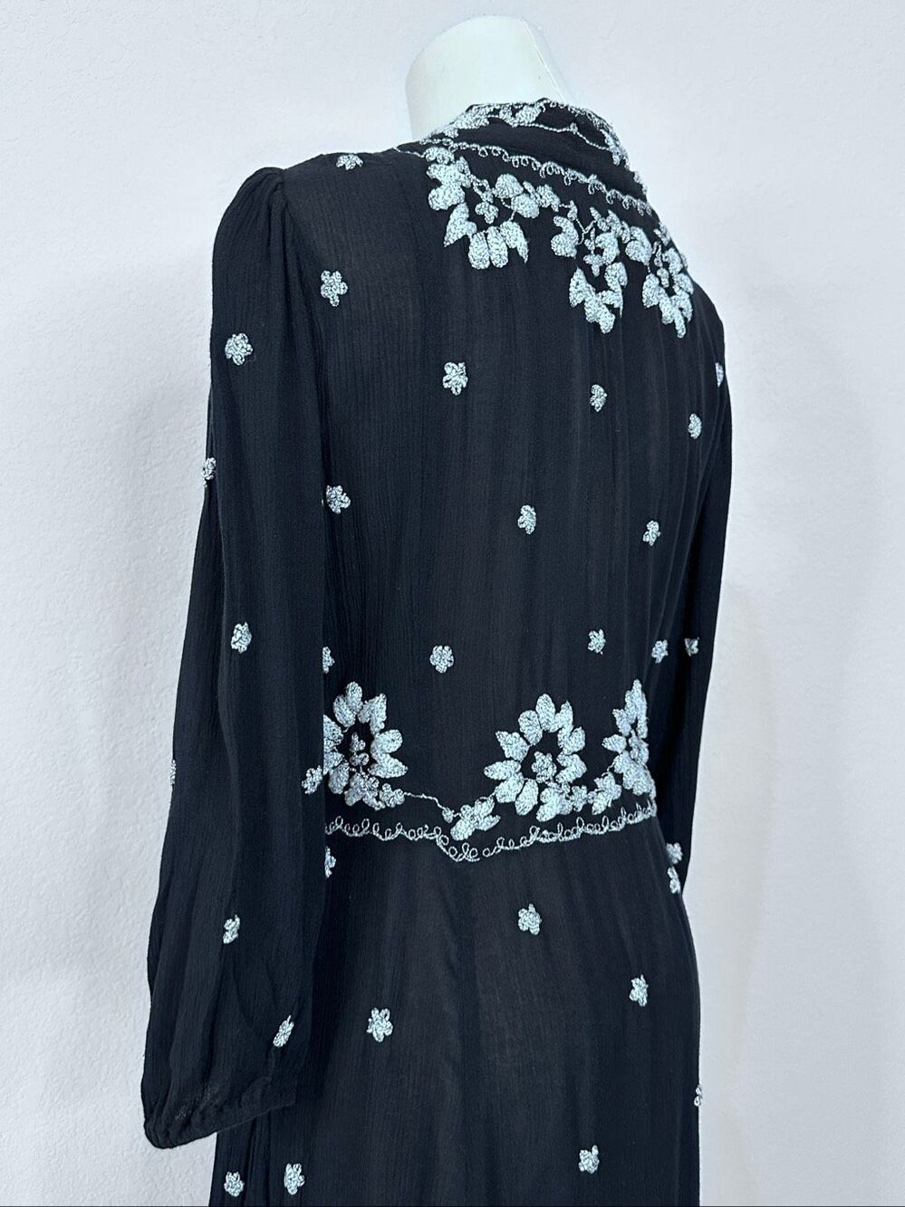 Free People Embroidered Fable Maxi Dress M Black White Floral Boho V Neck - Picture 14 of 16